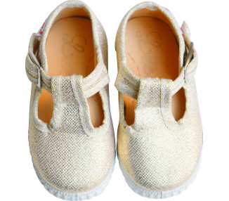 Chaussures en toiles pour bébés adaptées aux premiers pas