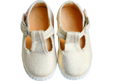 Chaussures en toiles pour bébés adaptées aux premiers pas