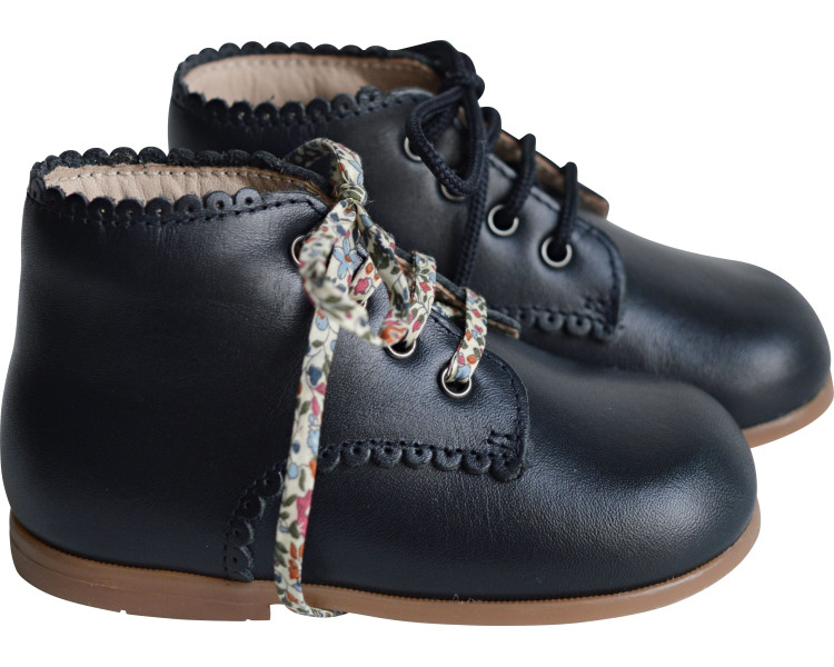 Chaussures souples, confortables et jolies en cuir pour bébés Chaussures souples, confortables et jolies en cuir pour bébés