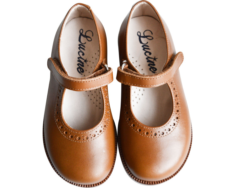 Chaussures pour fille facile à enfiler et à mettre et très pratiques pour l'école