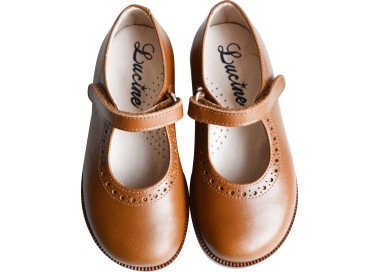 Chaussures pour fille facile à enfiler et à mettre et très pratiques pour l'école