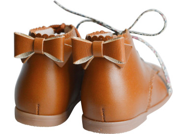 Chaussures élégantes et chics idéales pour les cérémonies pour les bébés filles