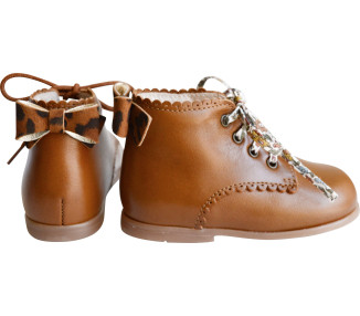 Chaussures souples et confortables pour les premiers pas et la marche en cuir pour bébés fille