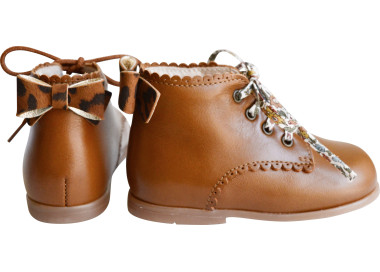 Chaussures souples et confortables pour les premiers pas et la marche en cuir pour bébés fille