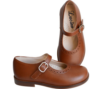 chaussures pour enfants en cuir avec une semelle résistante qui isole bien les pieds du froid.