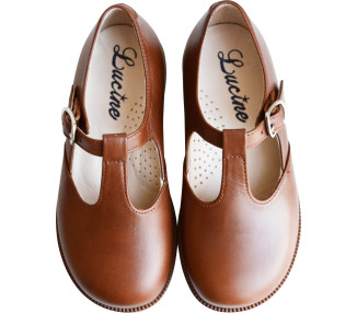 Chaussures résistantes et solides pour l'école et les cérémonies. Pour tous les jours et les tenues habillées
