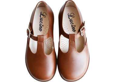 Chaussures résistantes et solides pour l'école et les cérémonies. Pour tous les jours et les tenues habillées