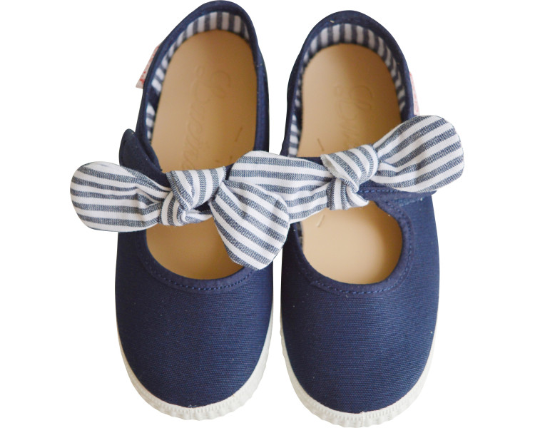 tennis en toiles souples et pratiques avec noeud pour les cérémonies et les mariages