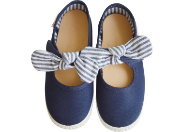 tennis en toiles souples et pratiques avec noeud pour les cérémonies et les mariages