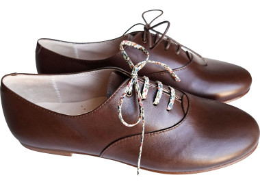 Chaussures en cuir à lacets et plates confortables et pratiques pour tous les jours pour femmes idéales pieds fins