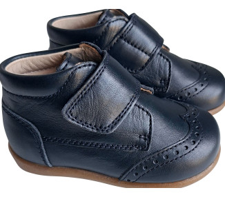 Chaussures bébé en cuir faciles à mettre pratiques et souples