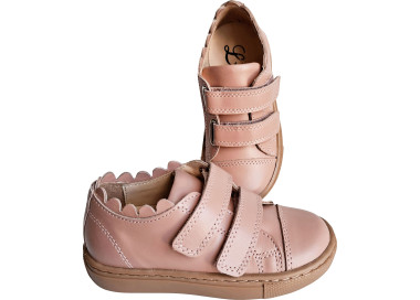 Baskets en cuir très souples, confortabales pour les pieds et faciles à mettre pour petites filles