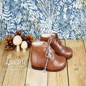 🍄🤎Les Arthurius MIXTES LUCINE 🤎🍄 
• 100% doublées cuir 
• Lacets standards + cordons LIBERTY OFFERTS filles ou garçons 
• En vente sur www.chaussureslucine.com rubrique enfants/filles et garçons 
• Tailles 24 à 34 (et version pour bébés rubrique Bébés)
• Guide pointure sur la page de chaque produit et sur notre NOUVELLE APPLICATION POINTURES: https://lucine.cloud 
#chaussureslucine #Salomé #chaussures #lucine #chaussuresenfants #chaussuresfille #chaussuresenfant #girlsstyle #kidsshoes #shoes #lookfille #modefille #girls #girlsfashion #kidsstyle #kidsfashion #kidslook #cuir #kidsbrand